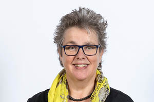  Angela Dedy