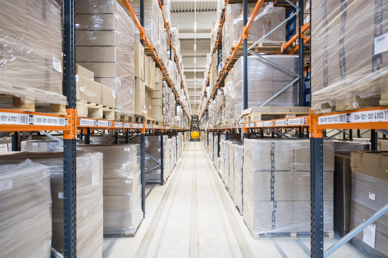 Einkauf und Logistik AdobeStock_212556527