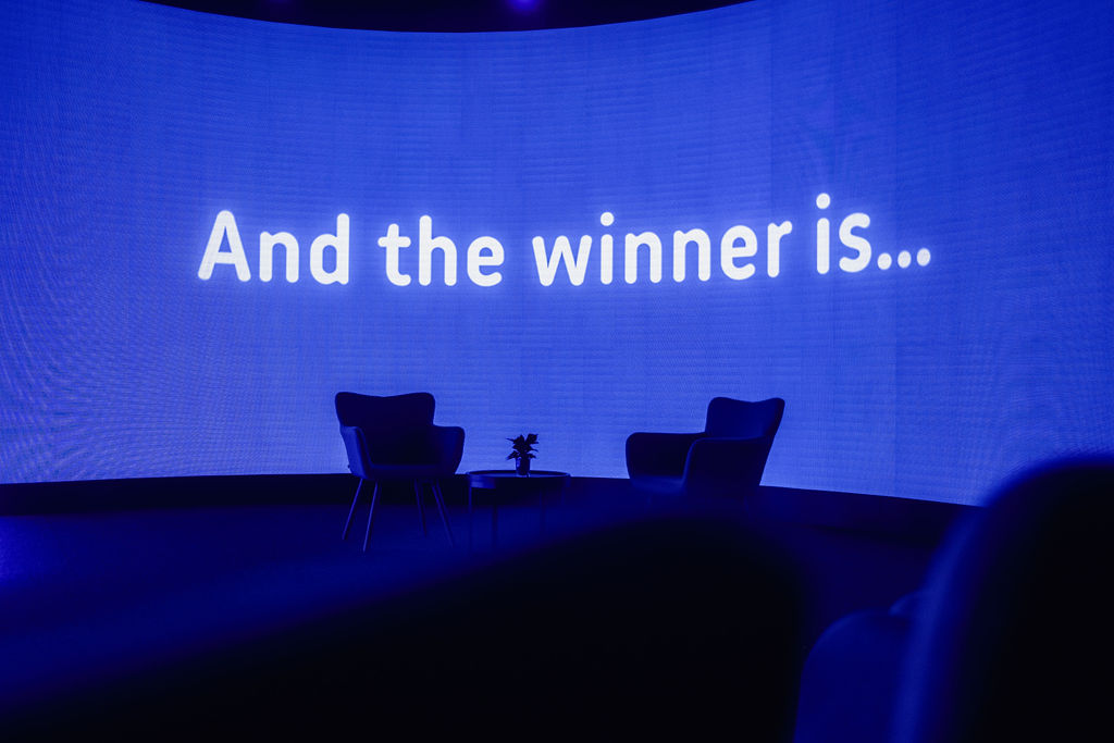 Schriftzug and the winner is