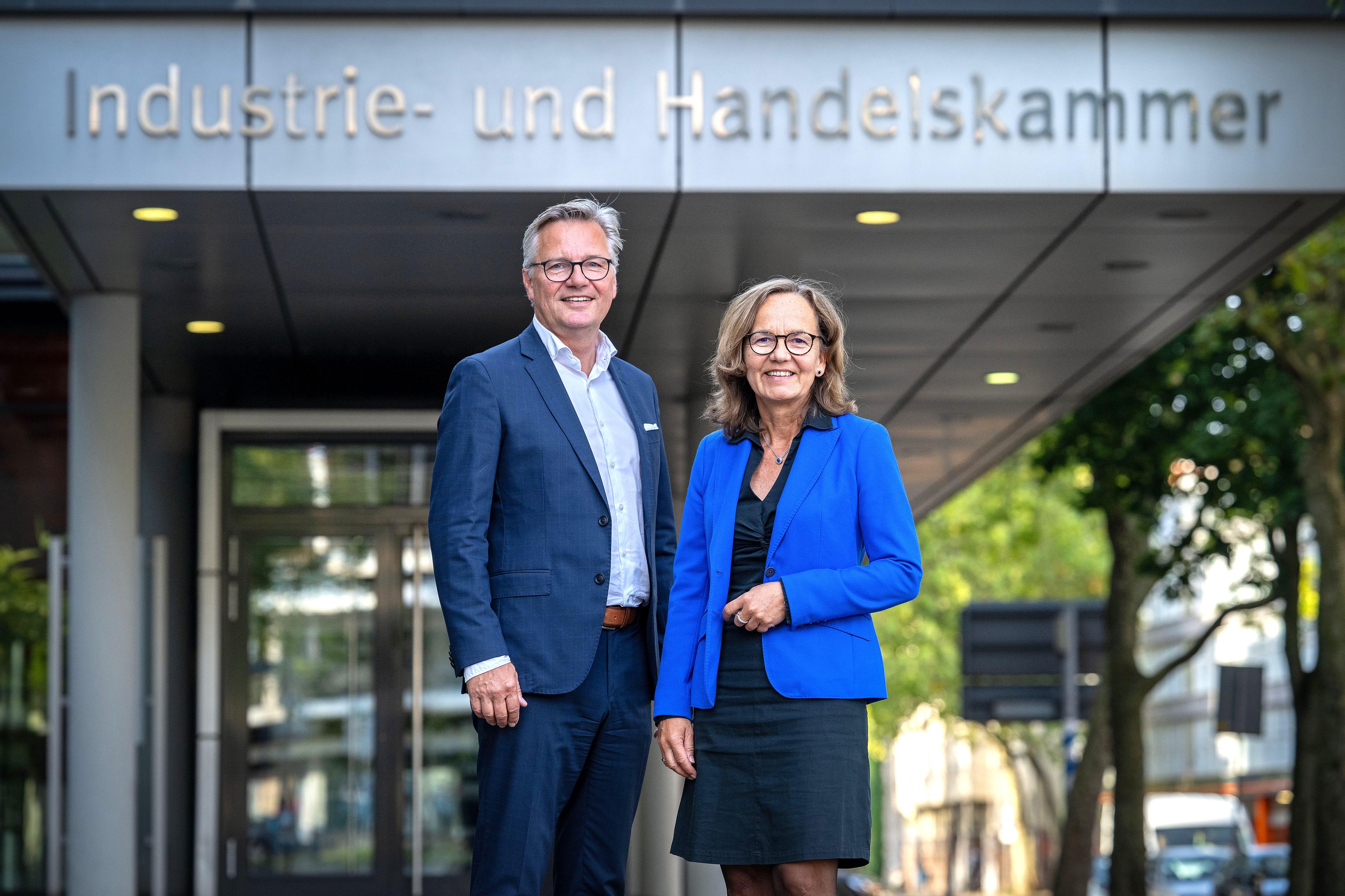Portr&auml;tfoto von Pigerl-Radkte und Wahl-Schwentker in Businesskleidung