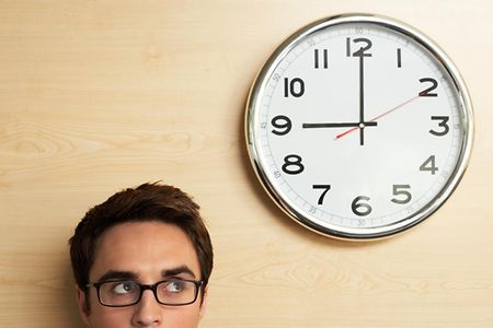 Blick auf die Uhr