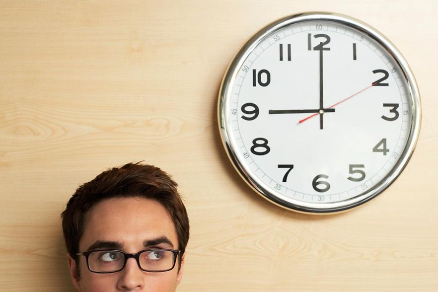 Blick auf die Uhr