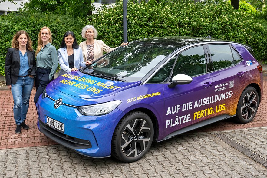 Team Mitgliederbetreuung mit Auto