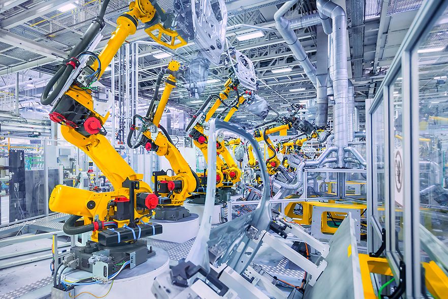 Roboter bei der Arbeit in der Automobilproduktion