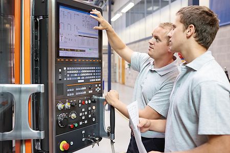 Arbeitswelt im Wandel: Kompetenz am Rechner ist der Schl&uuml;ssel f&uuml;r den Ausbildungserfolg