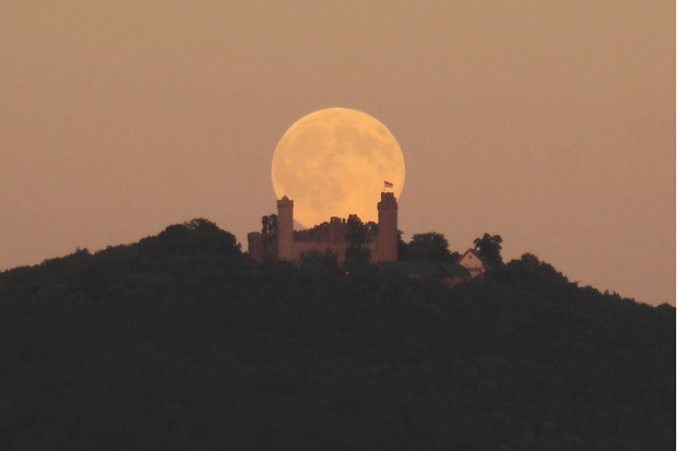 Auerbacher Schloss mit Vollmond