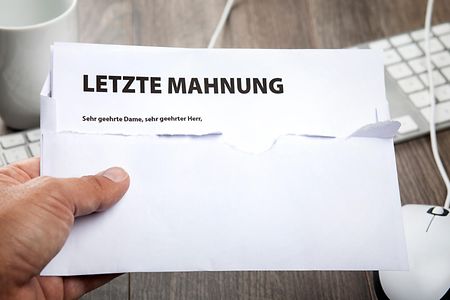 Getting a past due reminder notice. In German: Letzte Mahnung