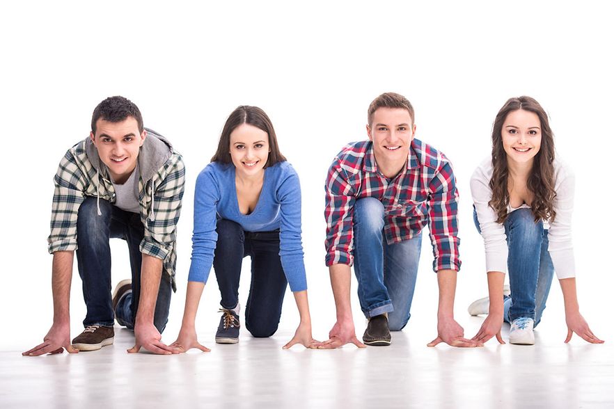 Junge Leute in Startposition