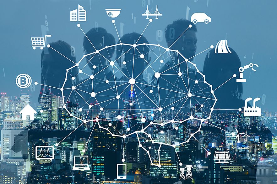 Grafik eines Gehirns welches sich vernetzt mit Symbolen dargestellt