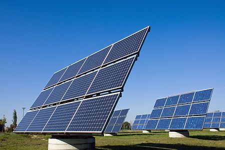 Solaranlage auf der Wiese