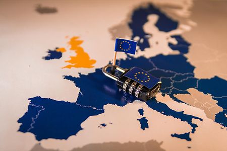 Schloss metaphorisch &uuml;ber Europa