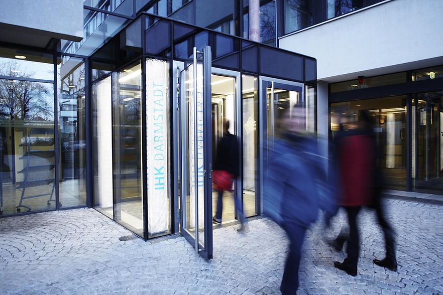 Eingang der IHK Darmstadt