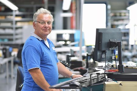 Mitarbeiter Industrie AdobeStock_177755339
