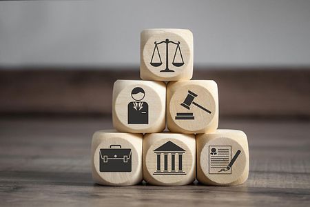 Recht_W&uuml;rfel_AdobeStock_228958871