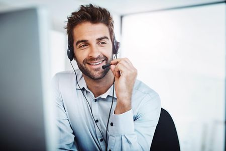 Mann mit Headset