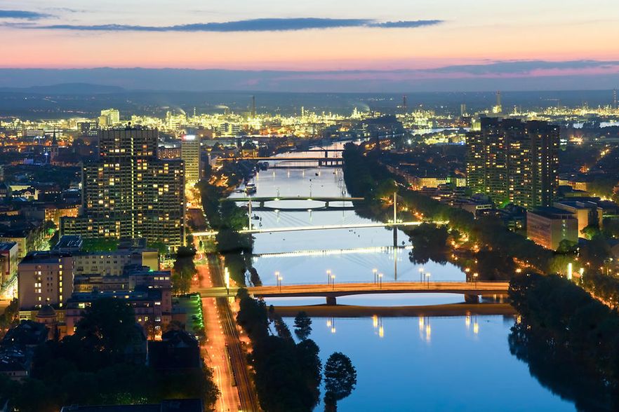Br&uuml;cken ober den Rhein verbinden Ludwigshafen und Mannheim