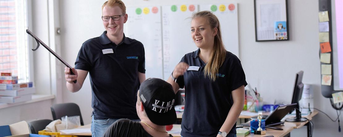 Junge Menschen in Klasse