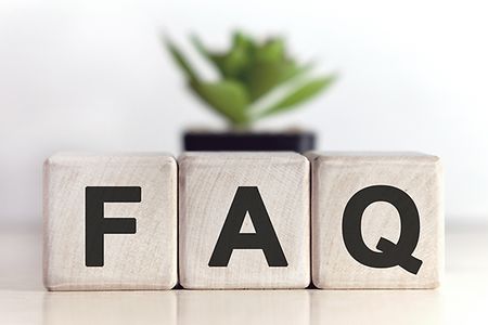 FAQ als Buchstaben auf Holzw&uuml;rfeln