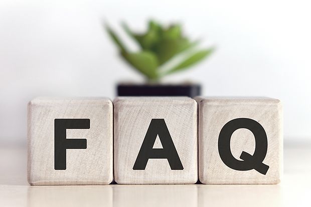 FAQ als Buchstaben auf Holzwürfeln