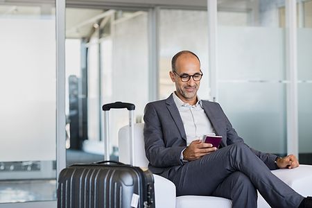 Gesch&auml;ftsreisender am Flughafen