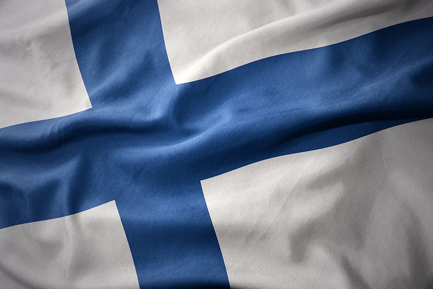 Die Flagge von Finnland: blaues Kreuz vor wei&szlig;em Hintergrund.