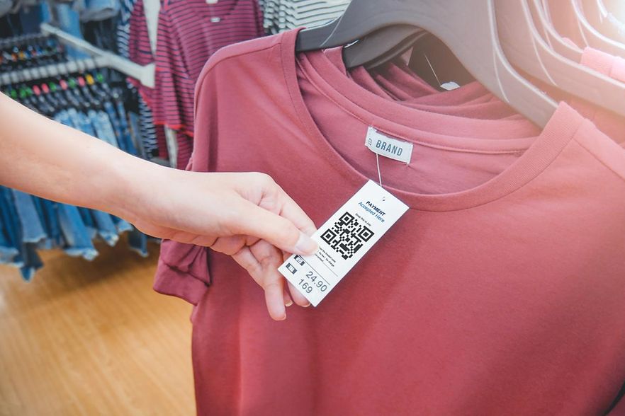 T-Shirt mit Preisschild