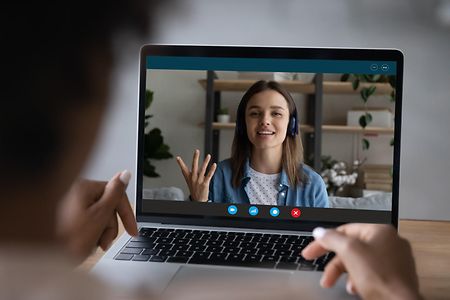 Beratung online AdobeStock_425247975 (1)