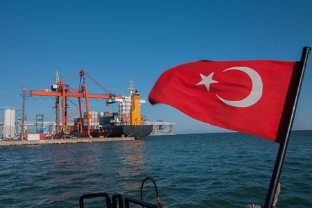 T&uuml;rkisches Schiff im Hafen