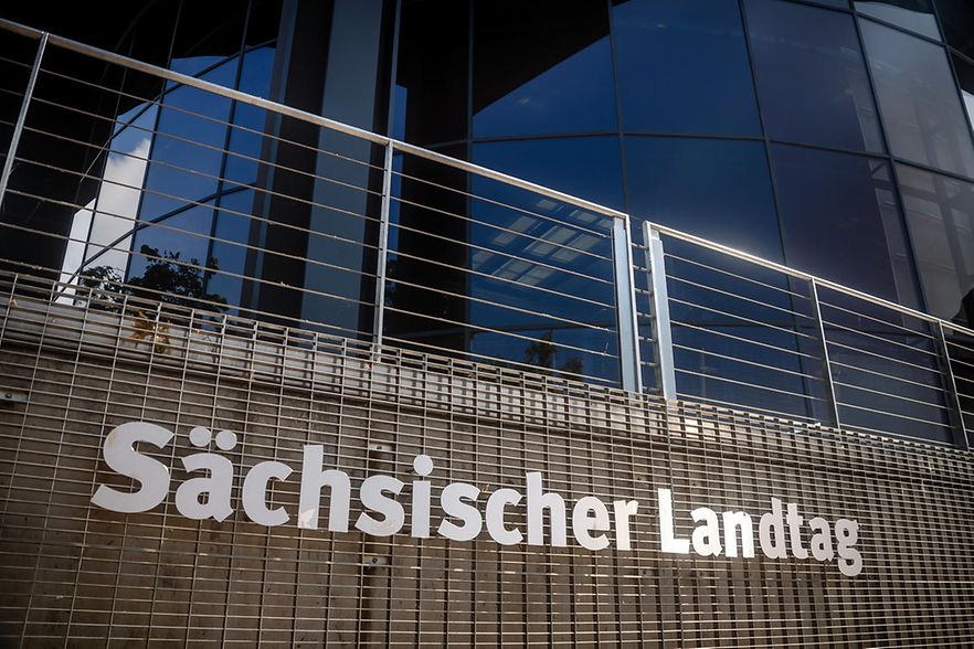 Schriftzug "S&auml;chsischer Landtag" an einem Geb&auml;ude