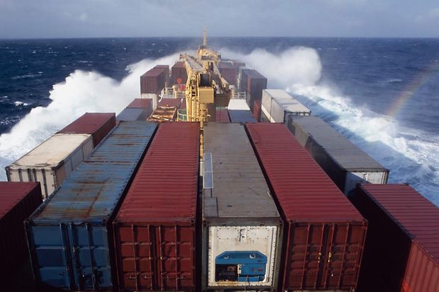 Schiffscontainer auf dem Meer