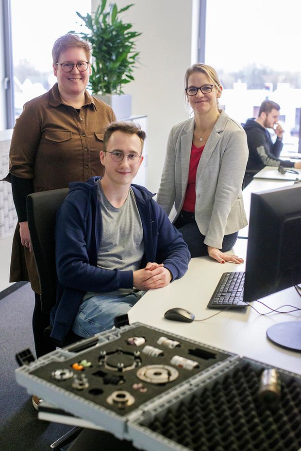 Tanja Patzer (r.), Nina Belhan (l.) und Steffen Tappe