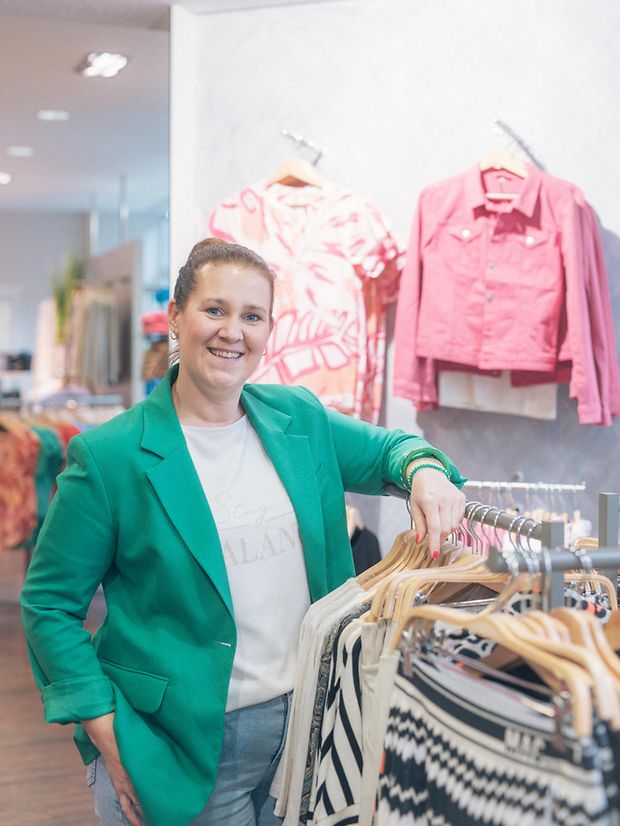 Katharina Grove in ihrem Modegeschäft in Ascheberg.
