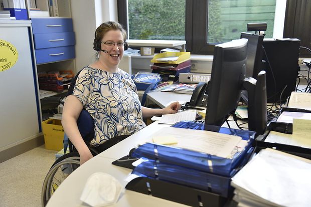 Lydia Nennstiel an Ihrem Arbeitsplatz