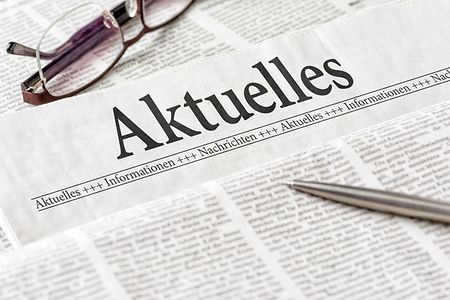 Zeitung mit der &Uuml;berschrift Aktuelles