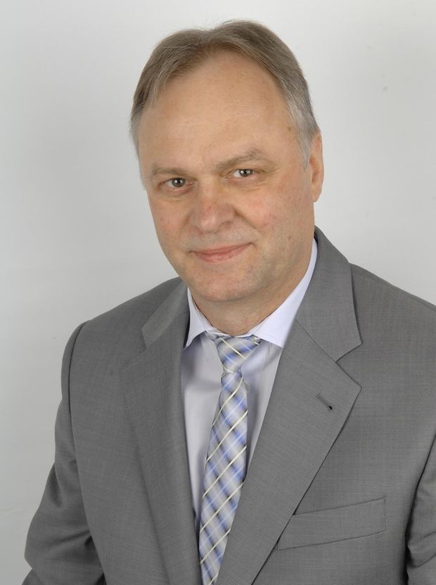 Dr. Henry Portz