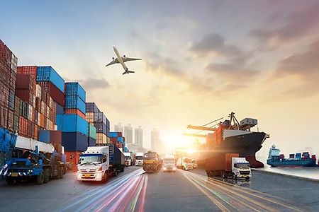 Containerhafen und Containerschiffe