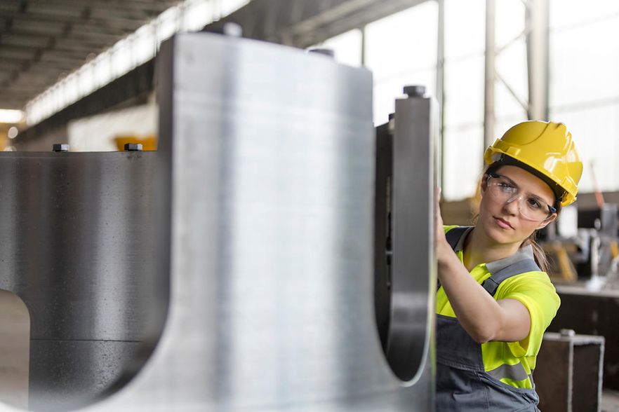 Weiterbildung Industrie AdobeStock_616982489