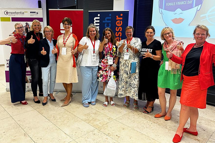 Gruppenbild des Female Finance Day von Frauen u(U)nternehmen