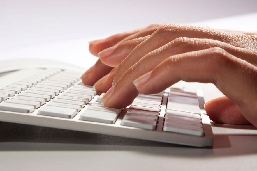 Finger_auf_Tastatur