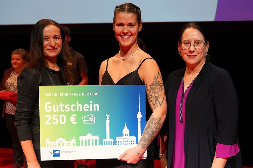 Bestenehrung der IHK Heilbronn-Franken in &Ouml;hringen