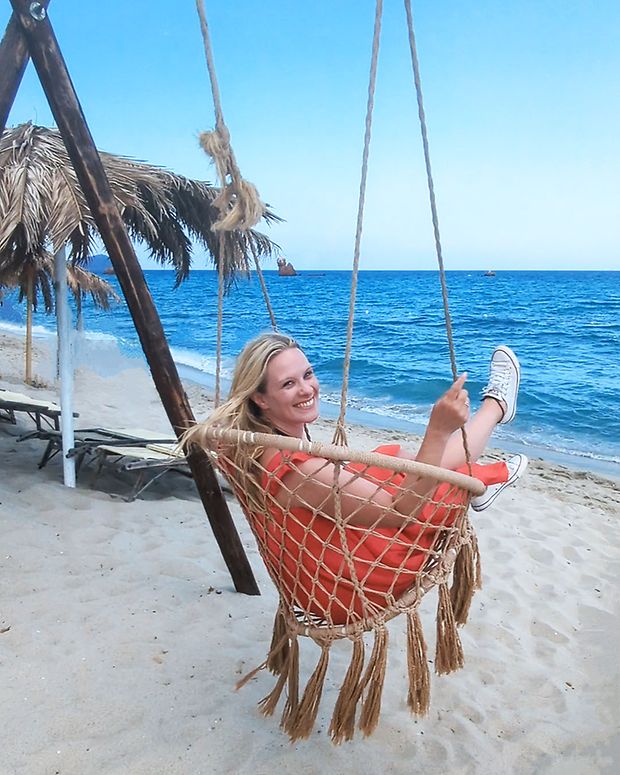 Teilzeit-Unternehmerin Nina Salevsky am Strand