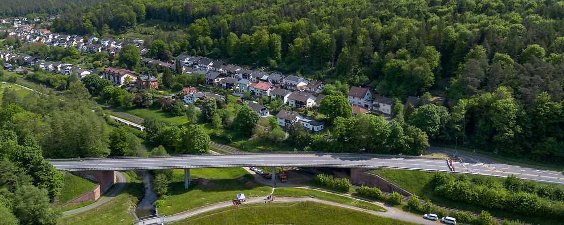 Luftbildaufnahme der Sperrung der Bundesstra&szlig;e 45, Zeller Br&uuml;cke