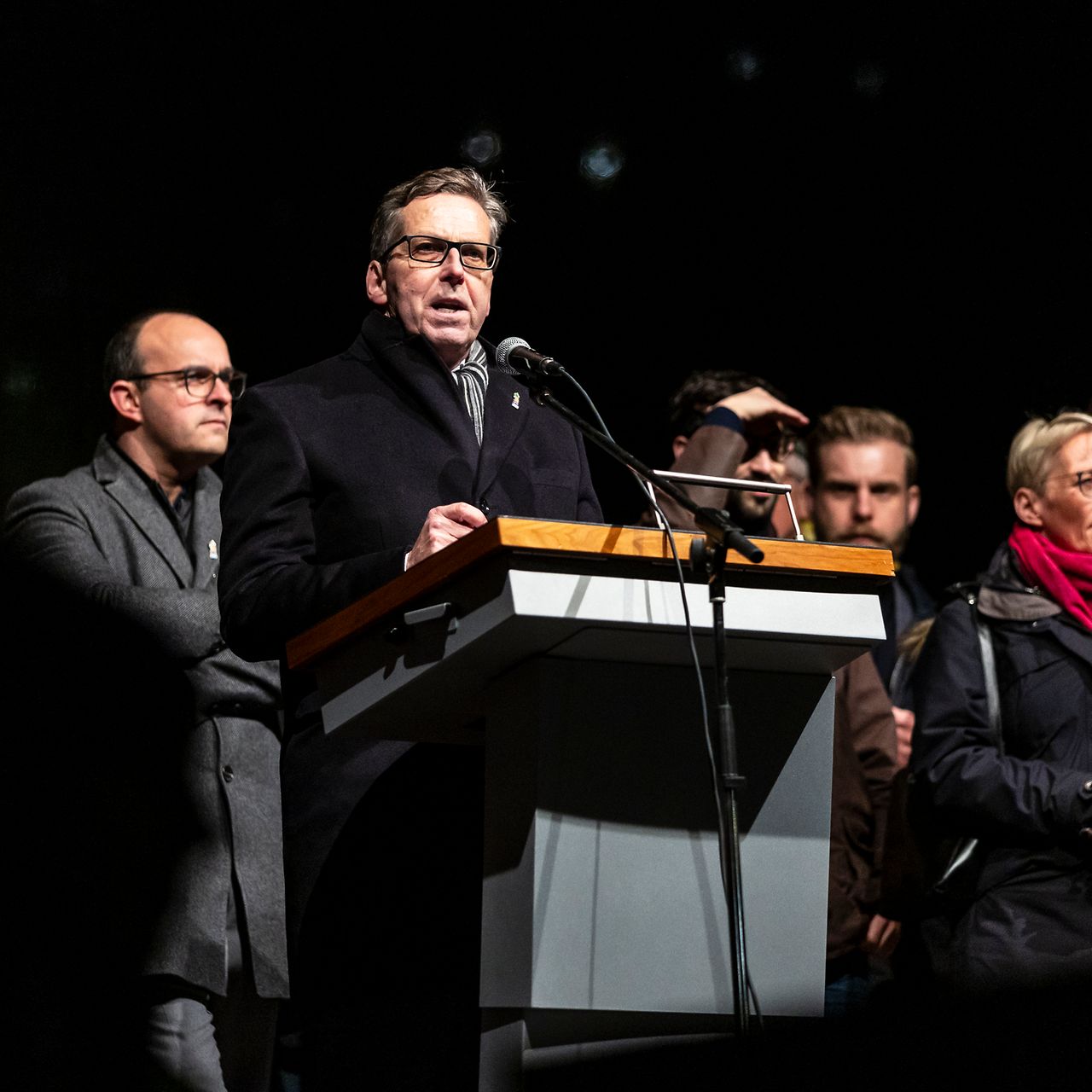 IHK-Präsident Matthias Martiné am Podium bei einer Demonstration gegen Rechtsextremismus