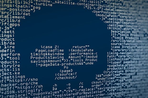 Bildschirm zeigt Computercode, der auf einen Virus hinweist.