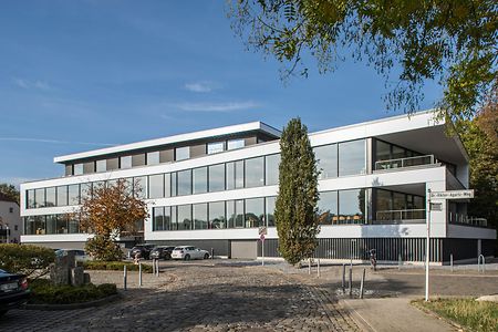 Au&szlig;enansicht des Geb&auml;udes der IHK-Zweigstelle Minden am Simeonsplatz