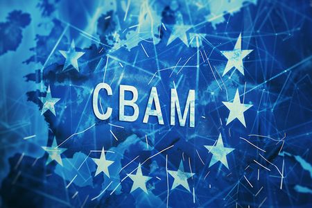 Europa-Karte mit CBAM-Schriftzug und Sternen
