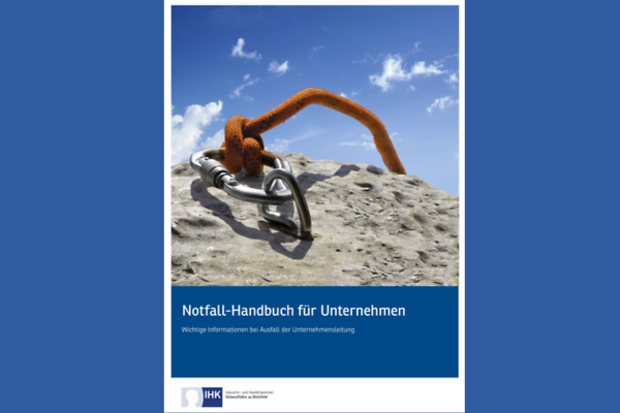 Titelbild des IHK-Notfall-Handbuchs mit Karabiner und Seil als Symbol f&uuml;r Unternehmenssicherheit.