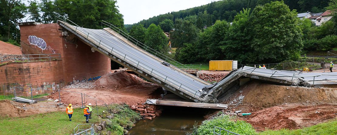 Sprengung Zeller Br&uuml;cke an der B45 in Bad K&ouml;nig
