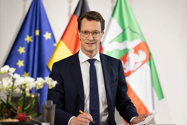 portrat-hendrik-wust-foto-land-nrw-ralph-sondermann-2_Netz