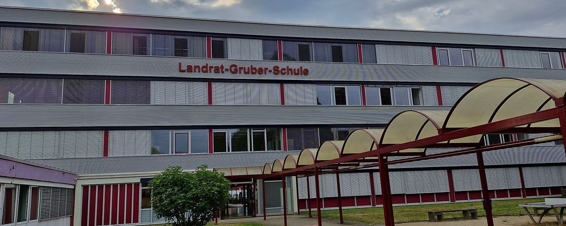 Au&szlig;enansicht der Landrat-Gruber-Schule in Dieburg